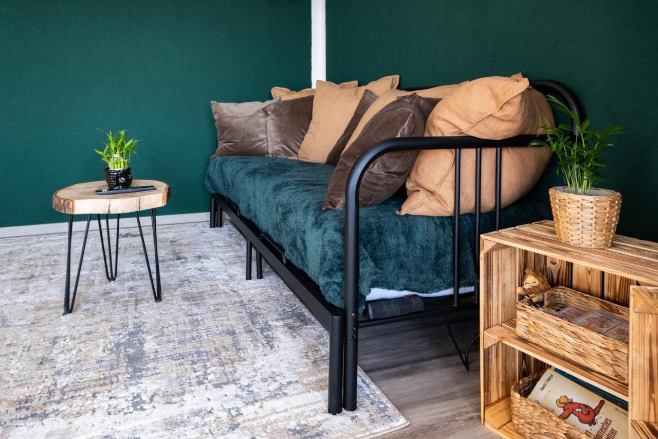 Nature Terminal Apartment - Unterwegs Zuhause Steinenbronn ภายนอก รูปภาพ